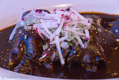 Enchiladas En Mole Negro